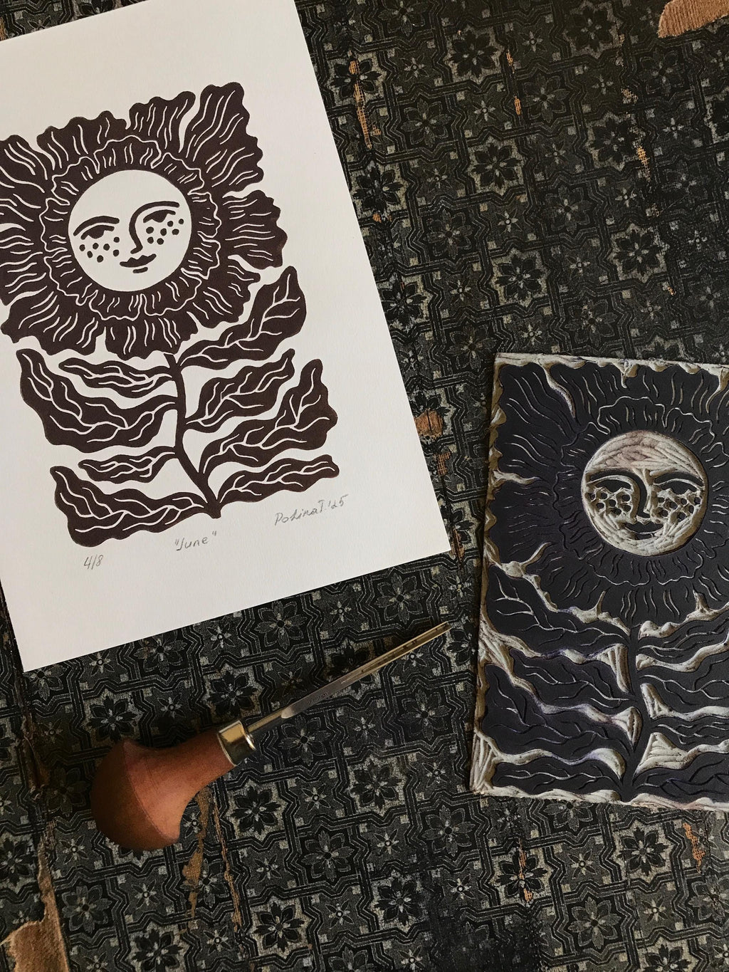 Hand-curved relief print "Friendly flower"